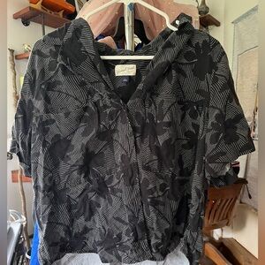 Universal Thread Black and White Textured Apparel